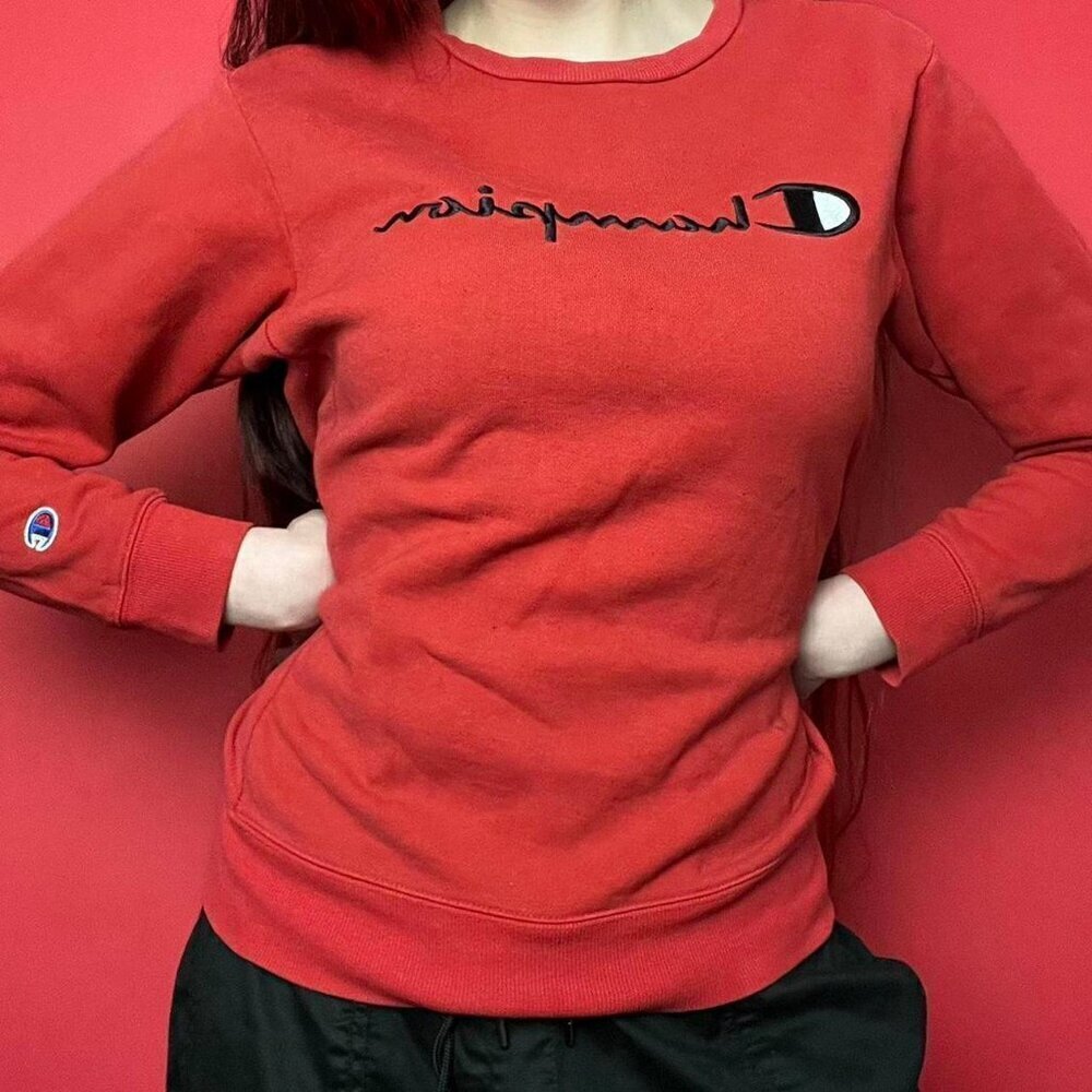 Champion / Vintage red long sleeve sweater with branding ❤️🖤